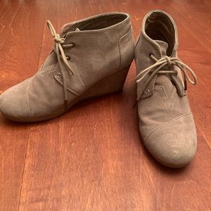 TOMS tan suede wedges 9.5